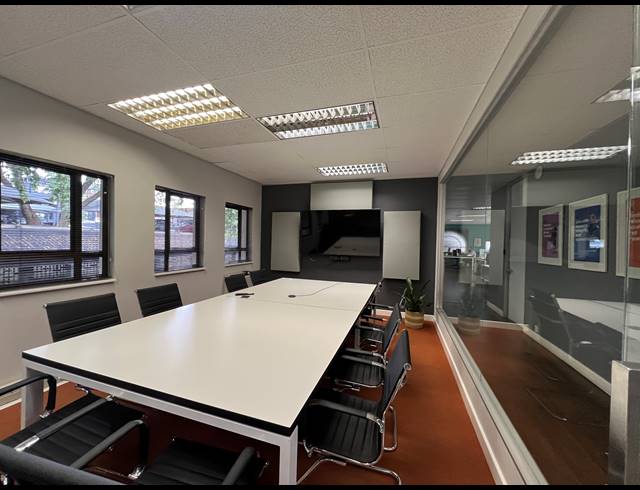 221M² OFFICE TO LET IN HYDE PARK